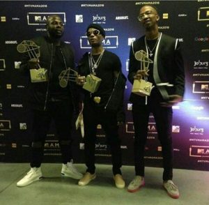 wizkid-wins-mtv-mama-2016-artist-of-the-year-042express-com