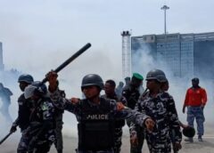 Police Fire Tear Gas at #EndSARS Memorial Protesters in Lekki